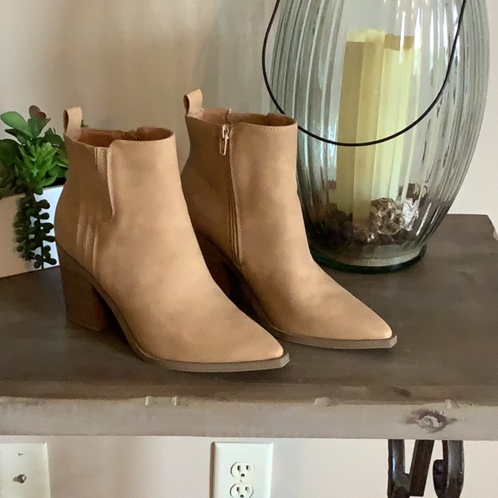 Tan/Natural color ankle boots